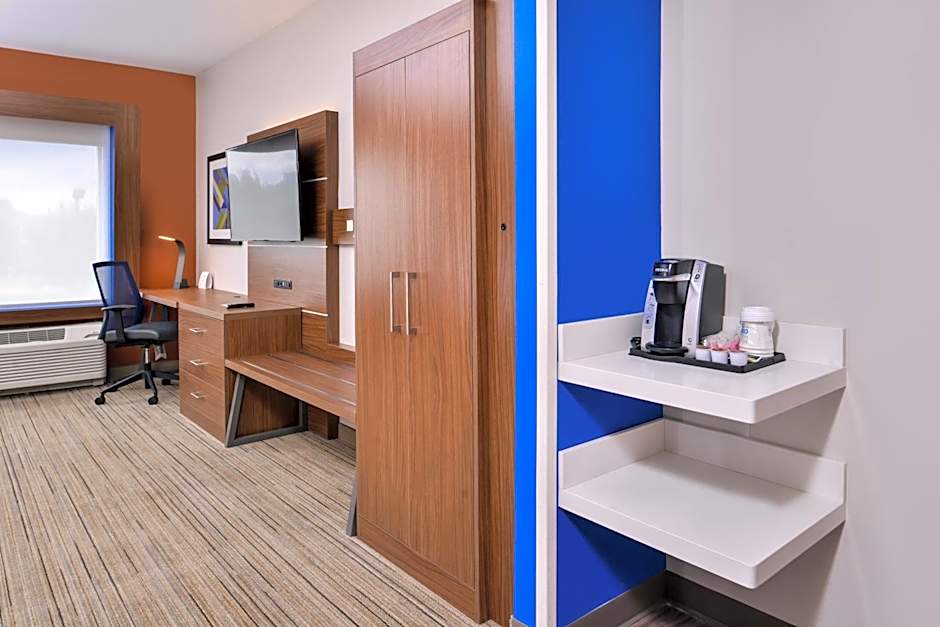 Holiday Inn Express & Suites Farmville By IHG