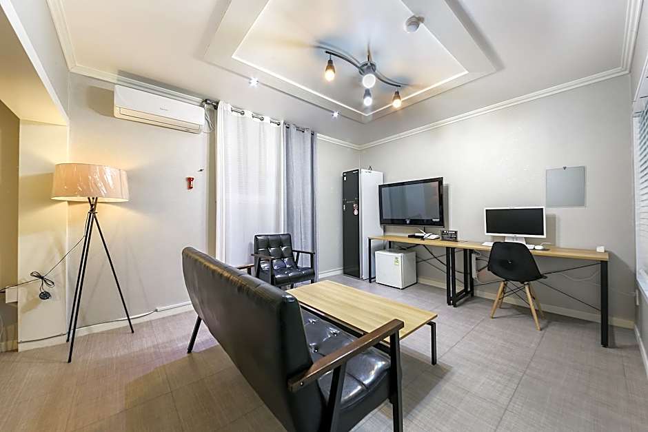 Gwangju Sangmu W Lounge Hotel