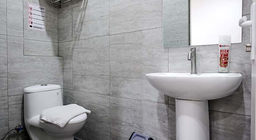 RedDoorz Plus @ Jalan Juanda Medan