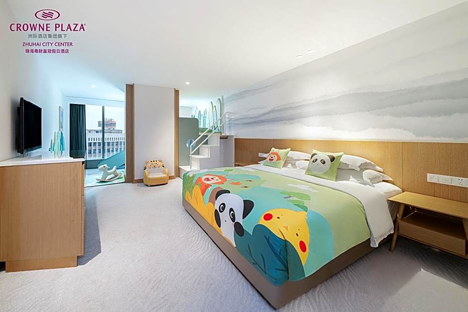 Photo 1 of 4 of Standard Room with One King and Bunk Bed - Kids Theme