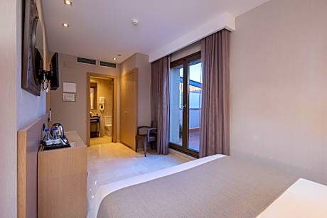 Double or Twin Room with Terrace