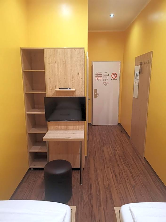 Do Step Inn Home - Hotel & Hostel