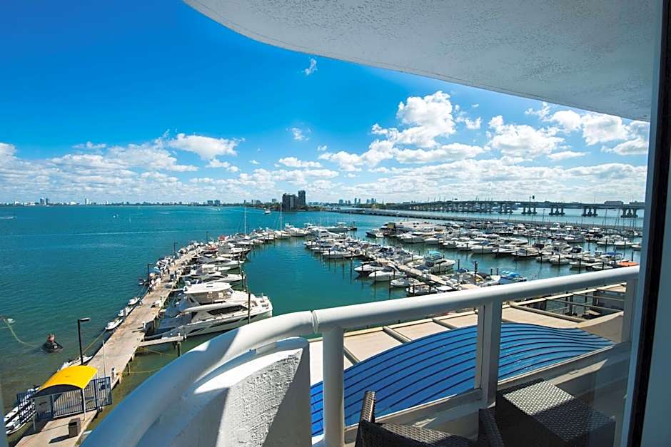 DoubleTree By Hilton Grand Hotel Biscayne Bay