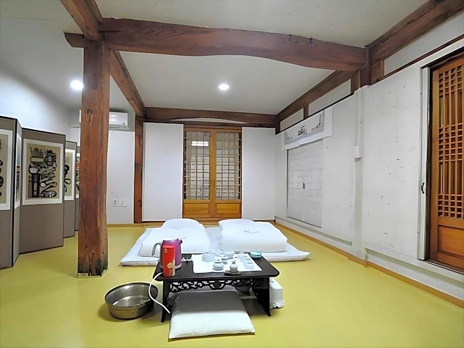 Gallery Jin Hanok Guesthouse