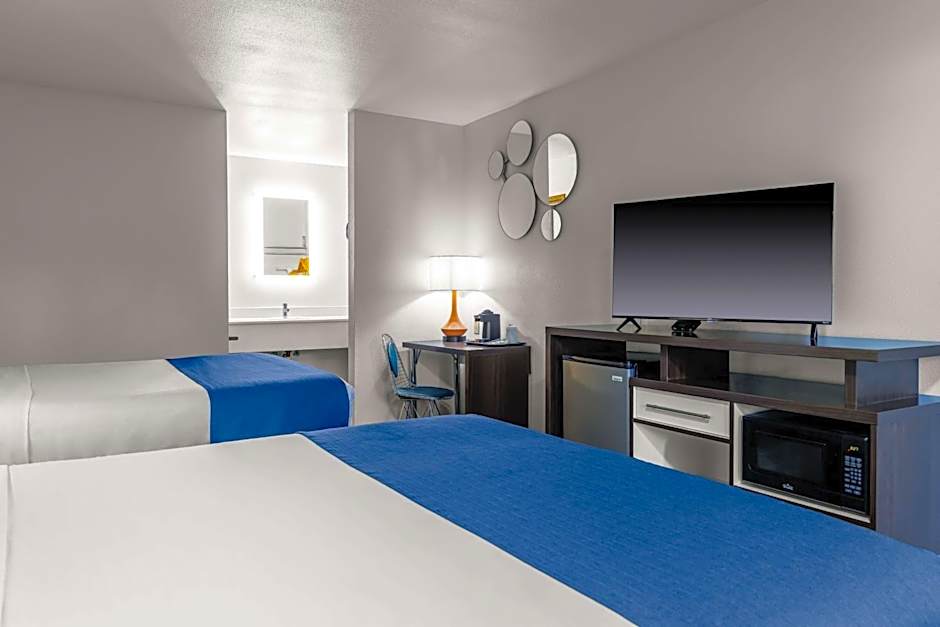 Days Inn & Suites by Wyndham Flagstaff I-40