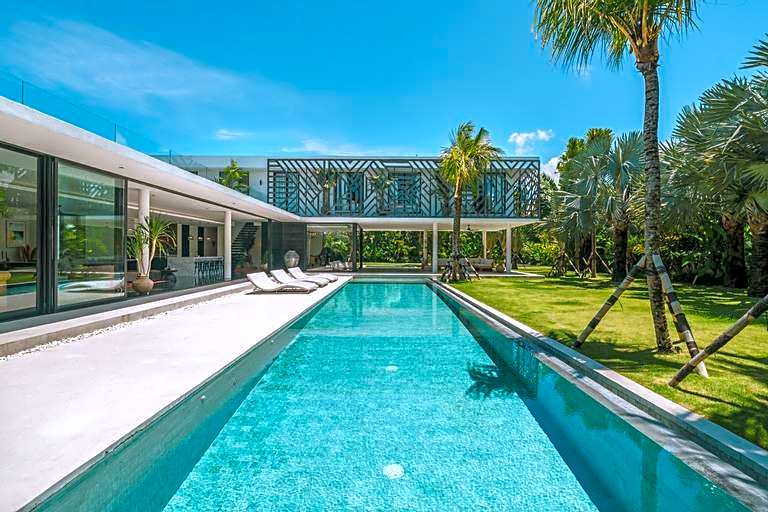 Villa Bull House: Amazing 6 Bedrooms Contemporary Villa in Seminyak