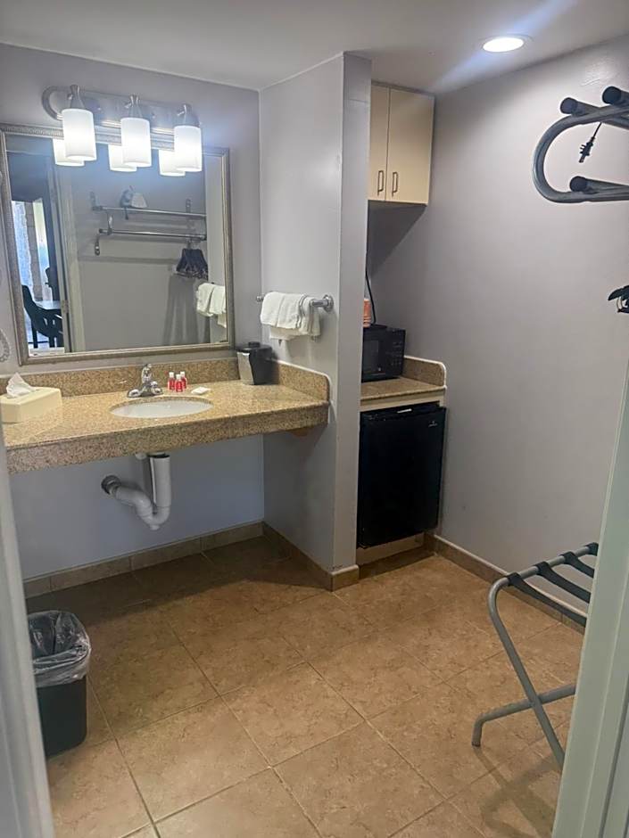 Econo Lodge Naval Station Norfolk