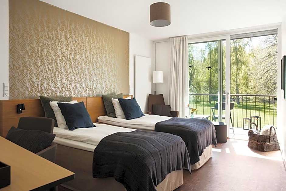Photo 1 of 5 of Business 2 Beds