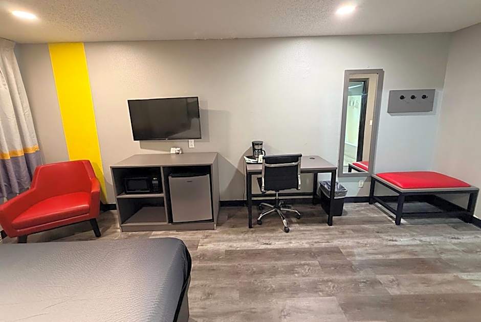 Super 8 by Wyndham Macomb
