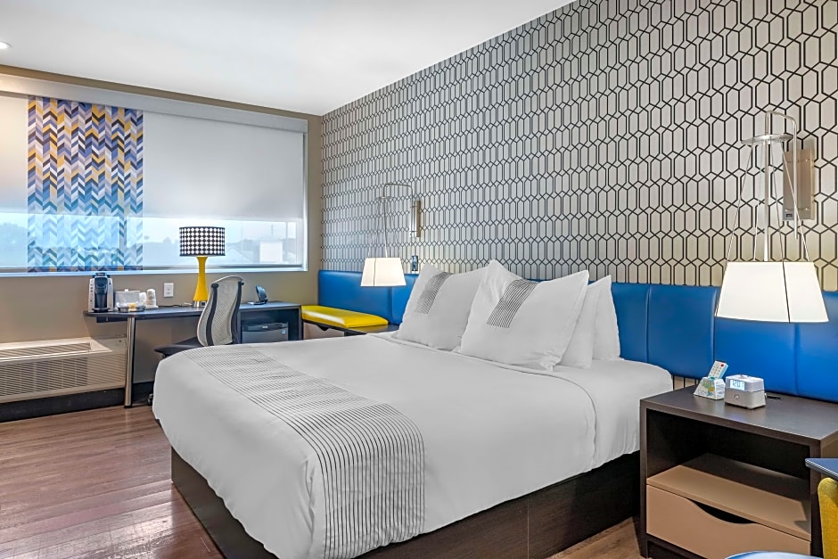 Photo 1 of 15 of 1 King Bed, Hearing/Mobility Accessible, Roll in Shower