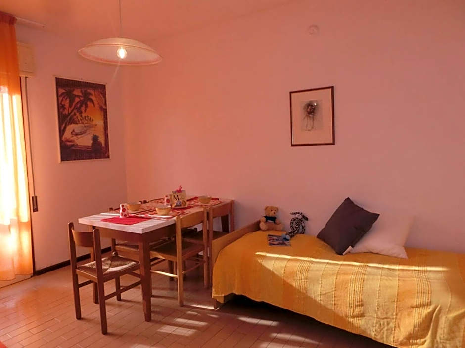 Comfy one-bedroom apartment with balcony and lift