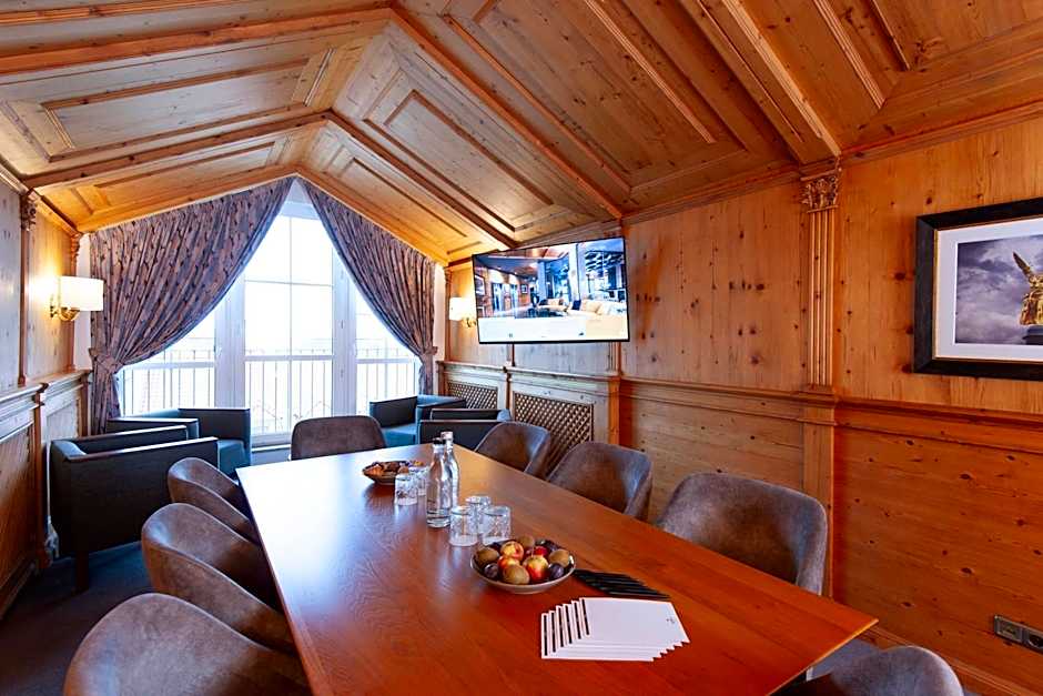 Kings Hotel First Class