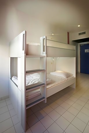 Mixed Dormitory Room