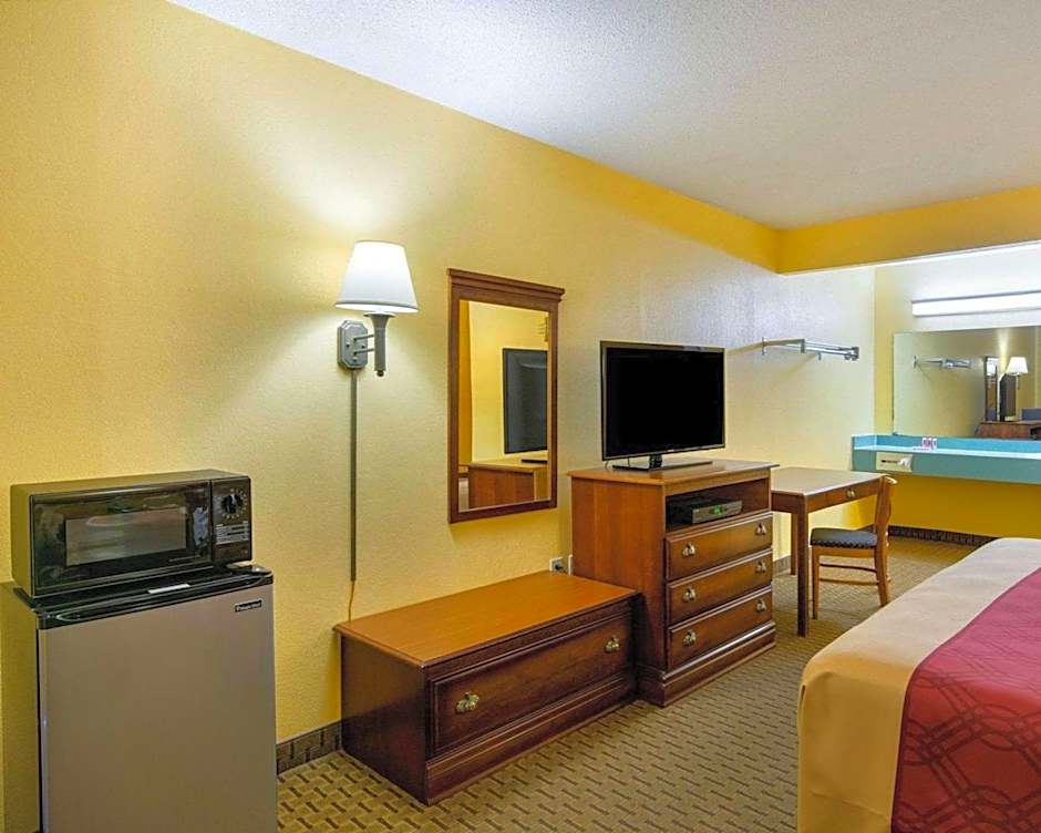 Econo Lodge Fredericksburg near I-95