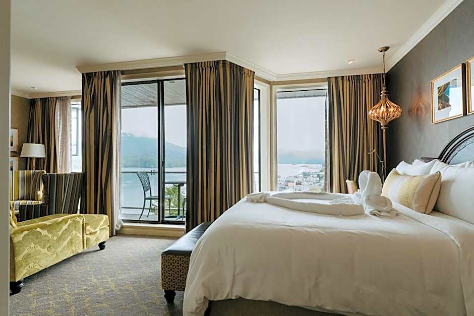 Crest Hotel