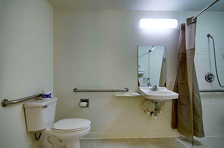 Motel 6-Salina, KS