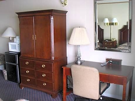 Standard King Room - Non-Smoking