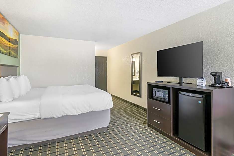 Clarion Pointe