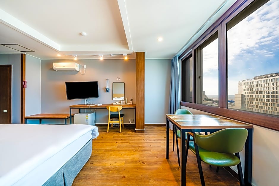 Check Inn Hotel