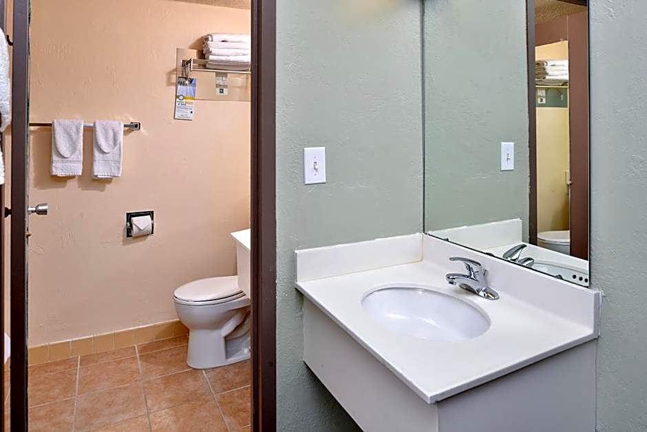 Quality Inn University Center