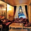Q Hotel