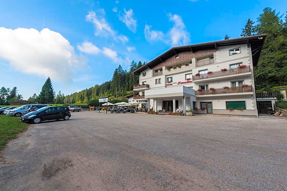 Hotel Paradiso
