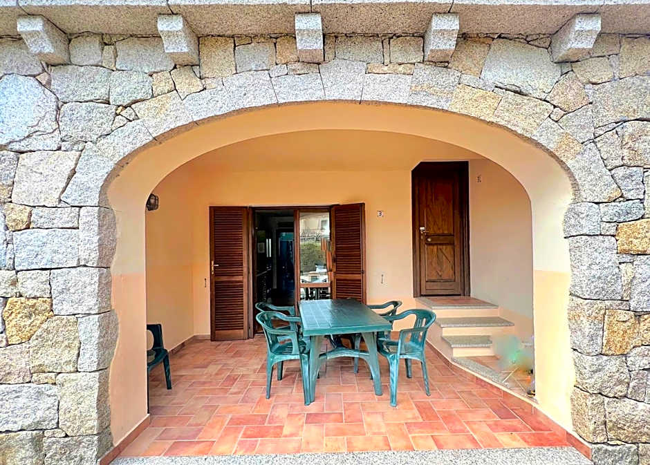 ISS Travel Apartaments, Via del Tirreno 300 m from la Cinta beach