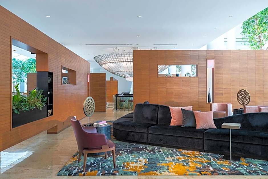 Renaissance by Marriott Schaumburg Convention Center Hotel