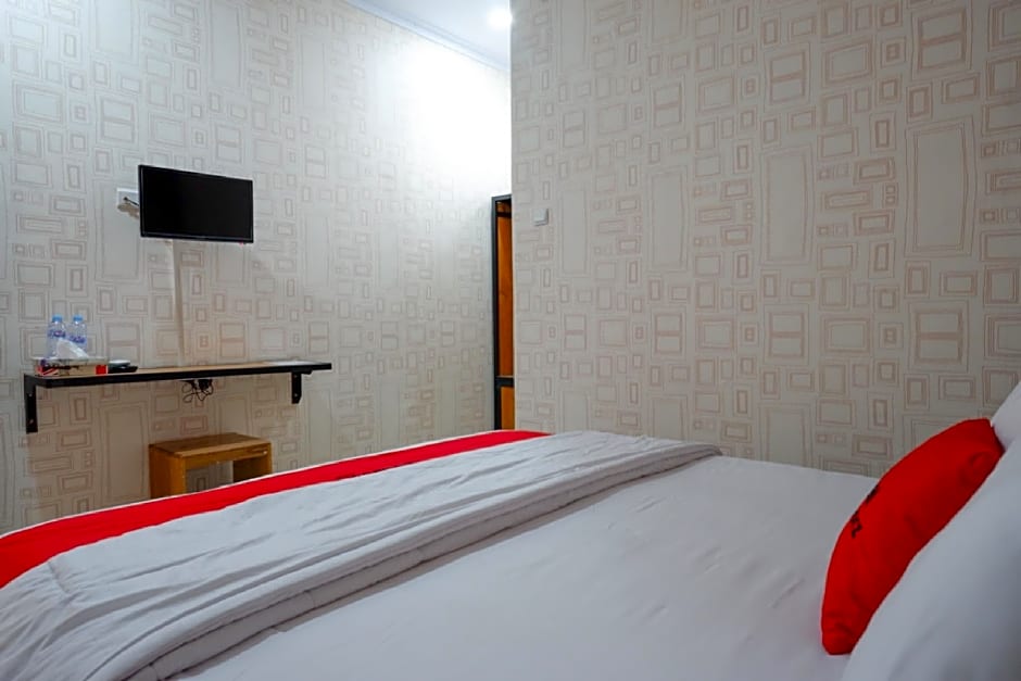 RedDoorz Syariah near Universitas Negeri Gorontalo 2