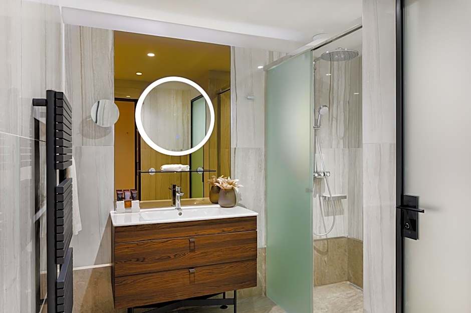 Emerald Hotel by Continental Group