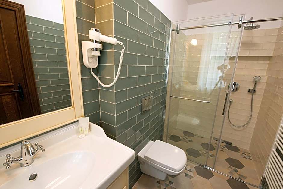 HOTEL BOUTIQUE CASA CHITIC -HOTEL AND RESTAURANT Str Johann Gott nr7