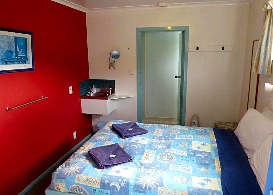 Sequoia Lodge Backpackers