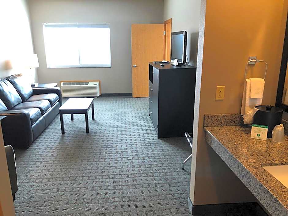Okoboji Inn & Suites