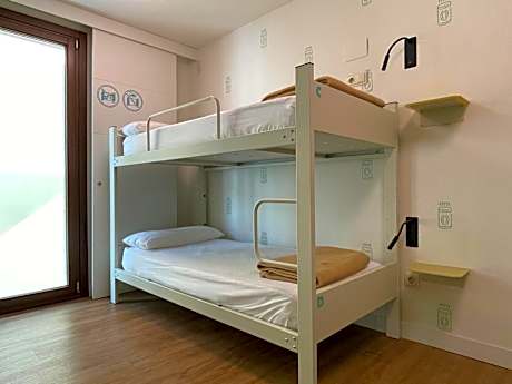 Bed in 7-Bed Mixed Dormitory Room