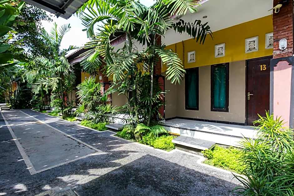 RedDoorz at Saren Anyar Homestay Lukluk