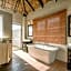 Hlosi Game Lodge - Amakhala Game Reserve