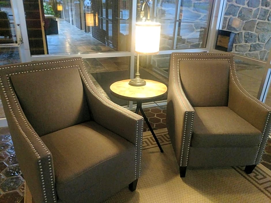 The Stables Inn & Suites