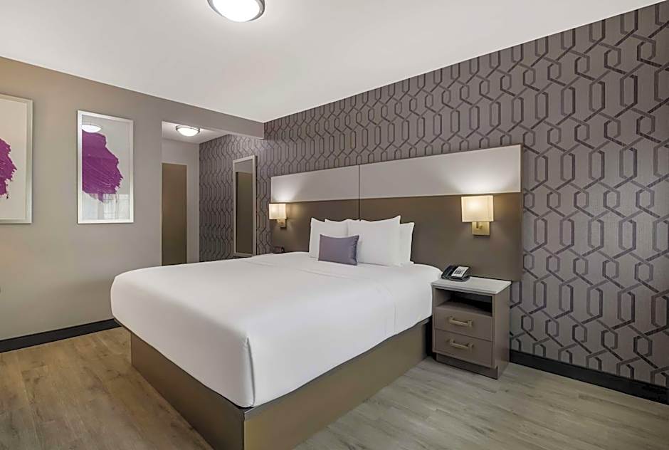 Sunset West Hotel SureStay Collection By Best Western