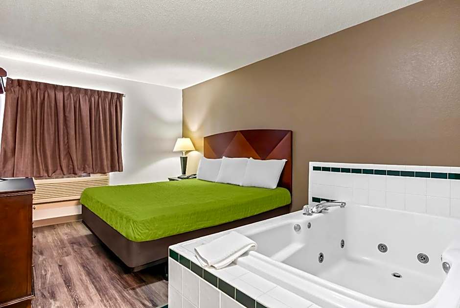 Econo Lodge Inn & Suites Auburn