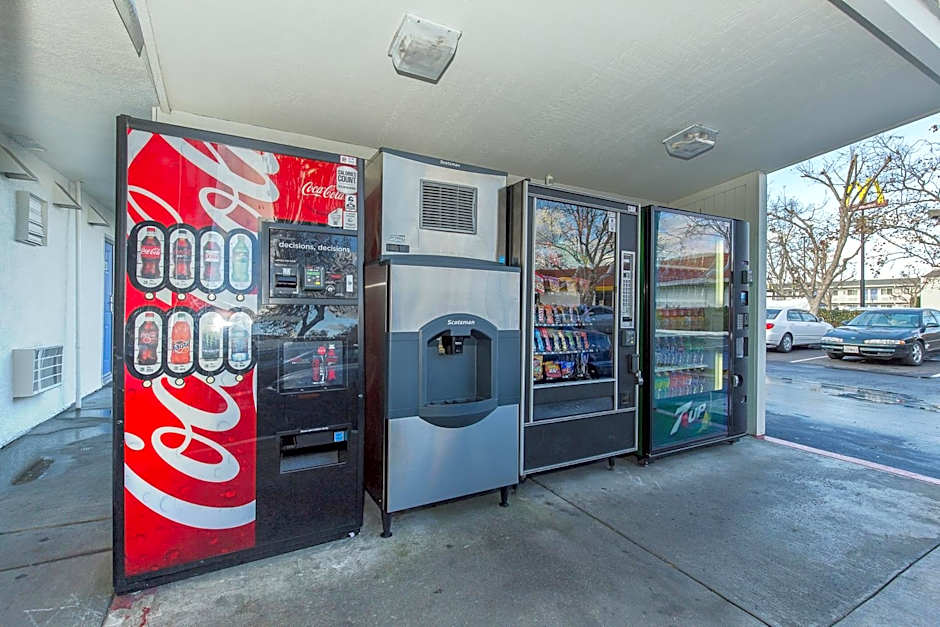 Motel 6 Hayward, CA- Silicon Valley Gateway