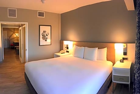 Two-Room Oceanfront King Suite - High Floor - Breakfast included in the price