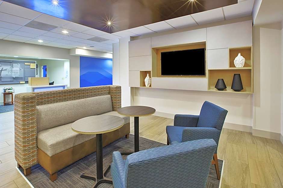 Holiday Inn Express Hotel & Suites Manchester Conference Center By IHG