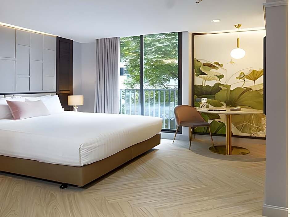 The Quarter Ploenchit by UHG