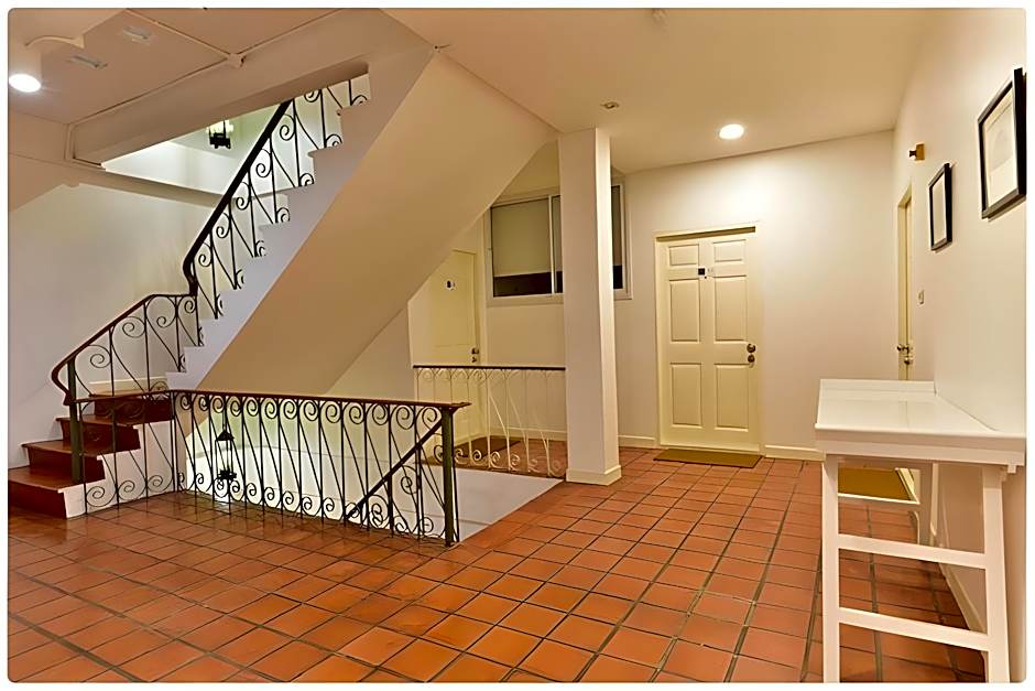 Ratchadamnoen Residence