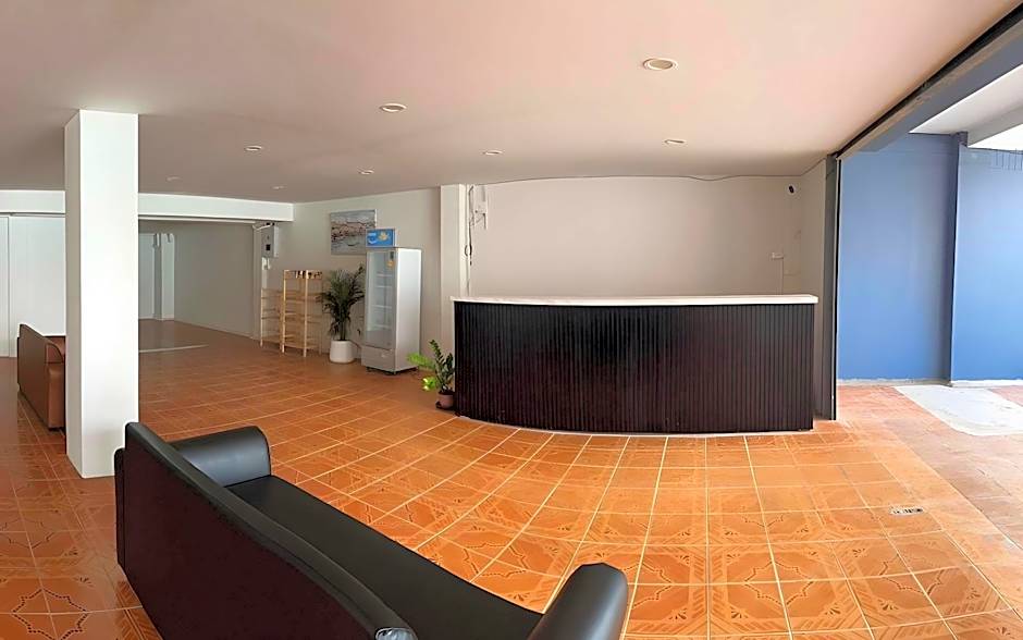 Montana Hotel & Hostel Phuket