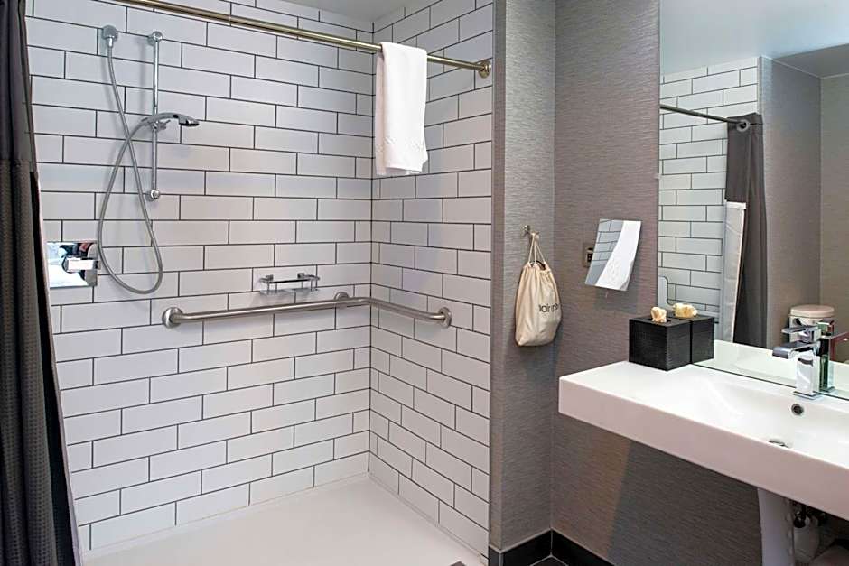 Joinery Hotel Pittsburgh, Curio Collection by Hilton