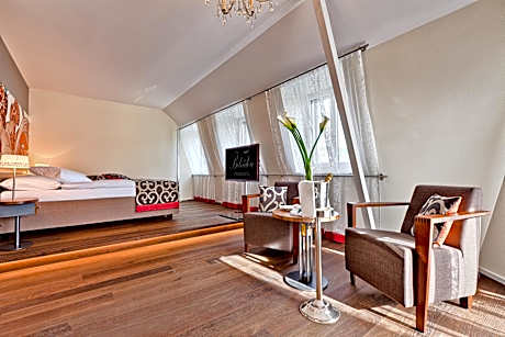 Penthouse Junior Suite with Lake View