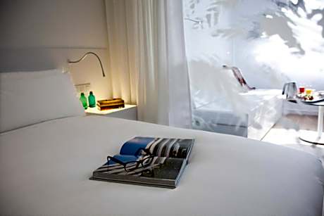 Premium King Room with Sofa Bed and City View