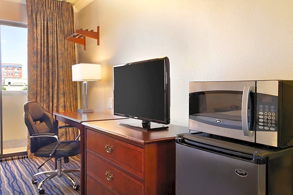 Days Inn by Wyndham Eureka CA