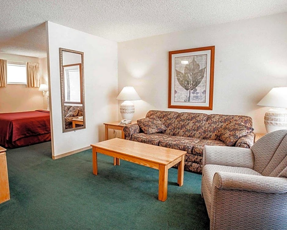 Quality Inn & Suites Bremerton near Naval Shipyard
